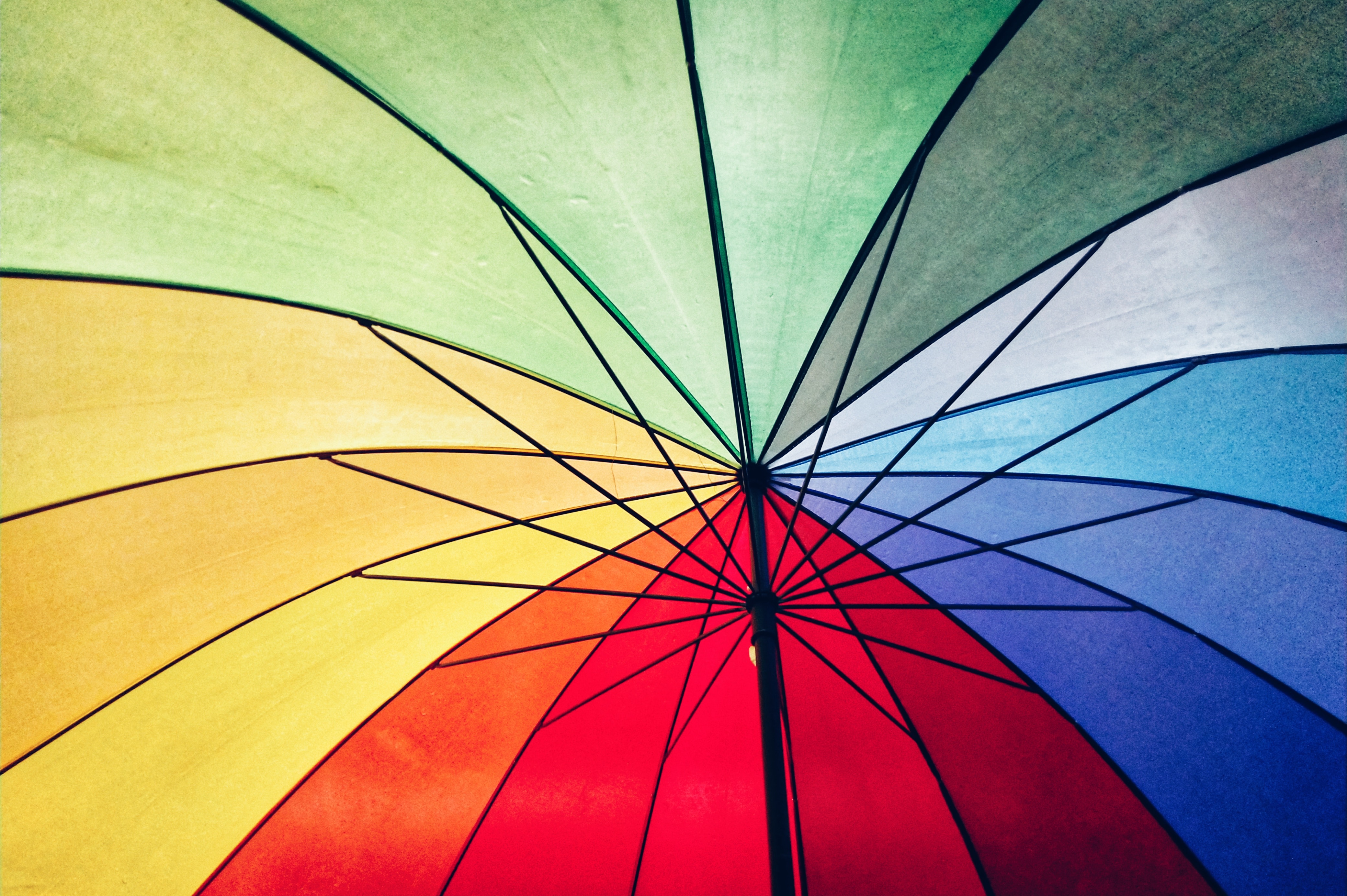 Bunter Regenschirm