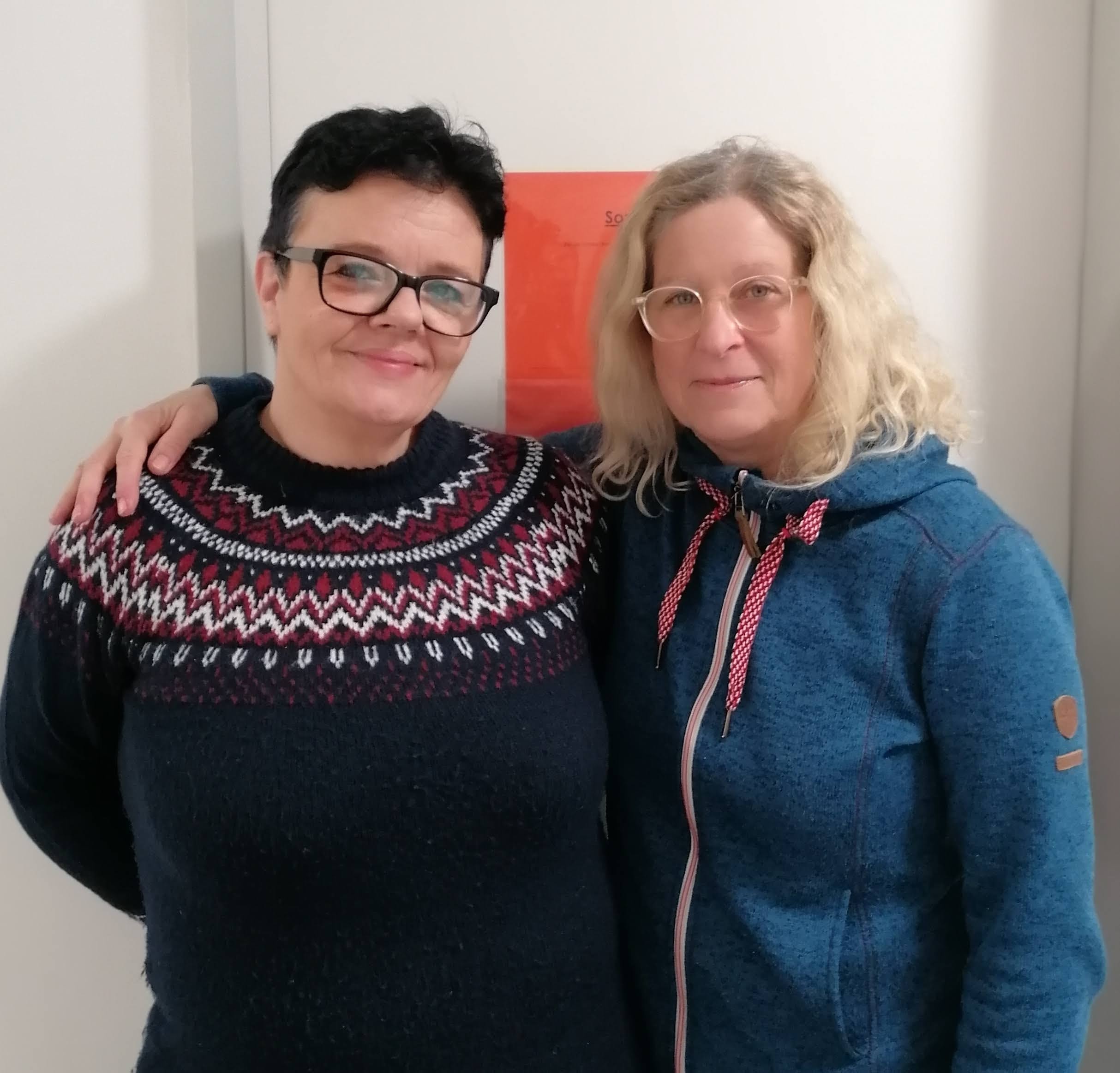 Zwei Frauen im halb-Portrait